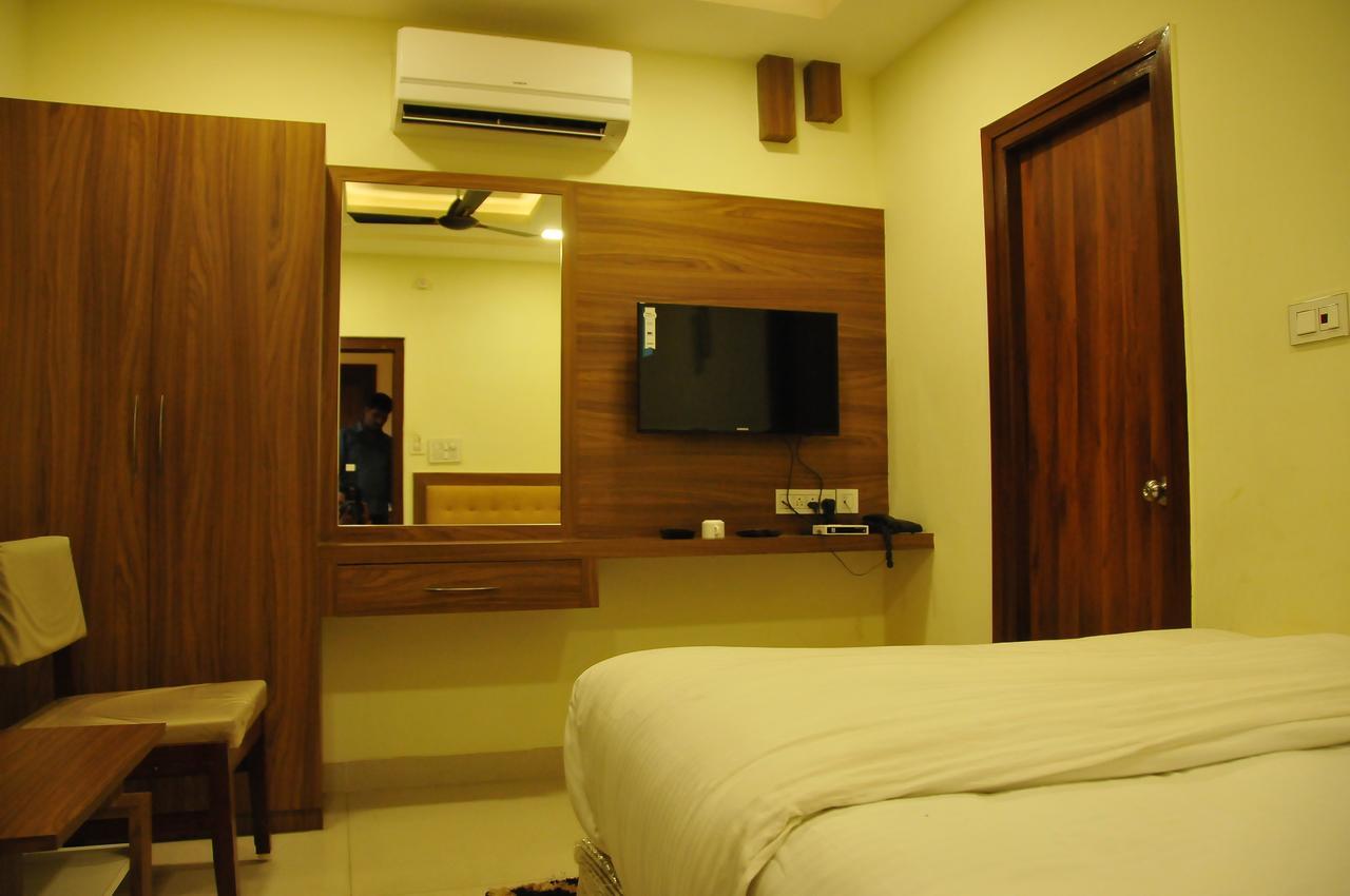 Hotel Pasupala Grand Anantapur Luaran gambar